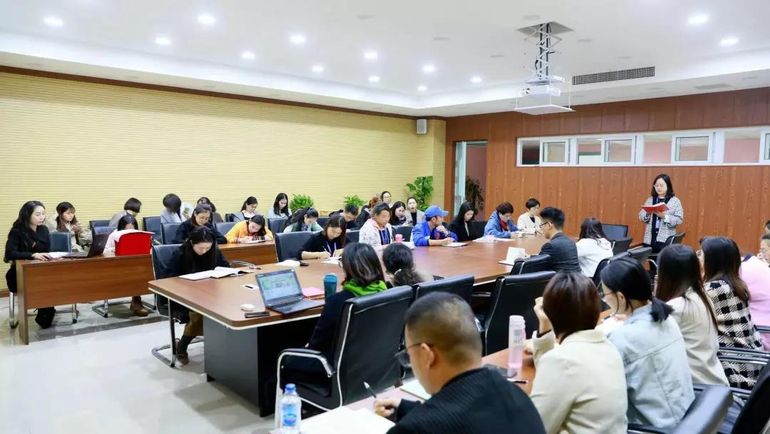 学校党支部组织开展主题教育活动